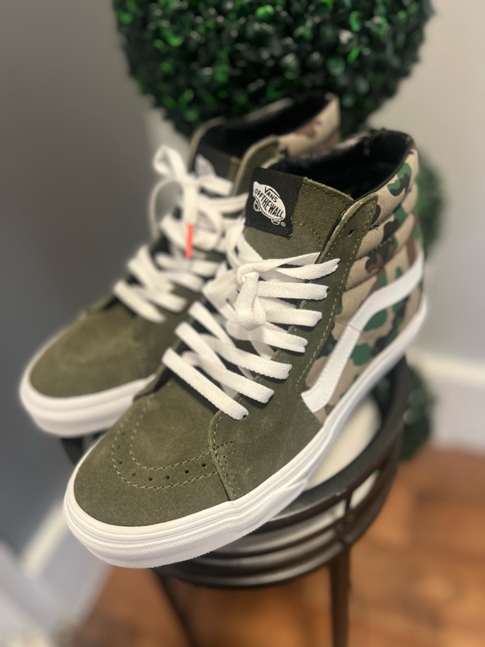 Vans men Sneakers in Olive Green Camo with White Stripe 7.5 men 9 women - Picture 5 of 8